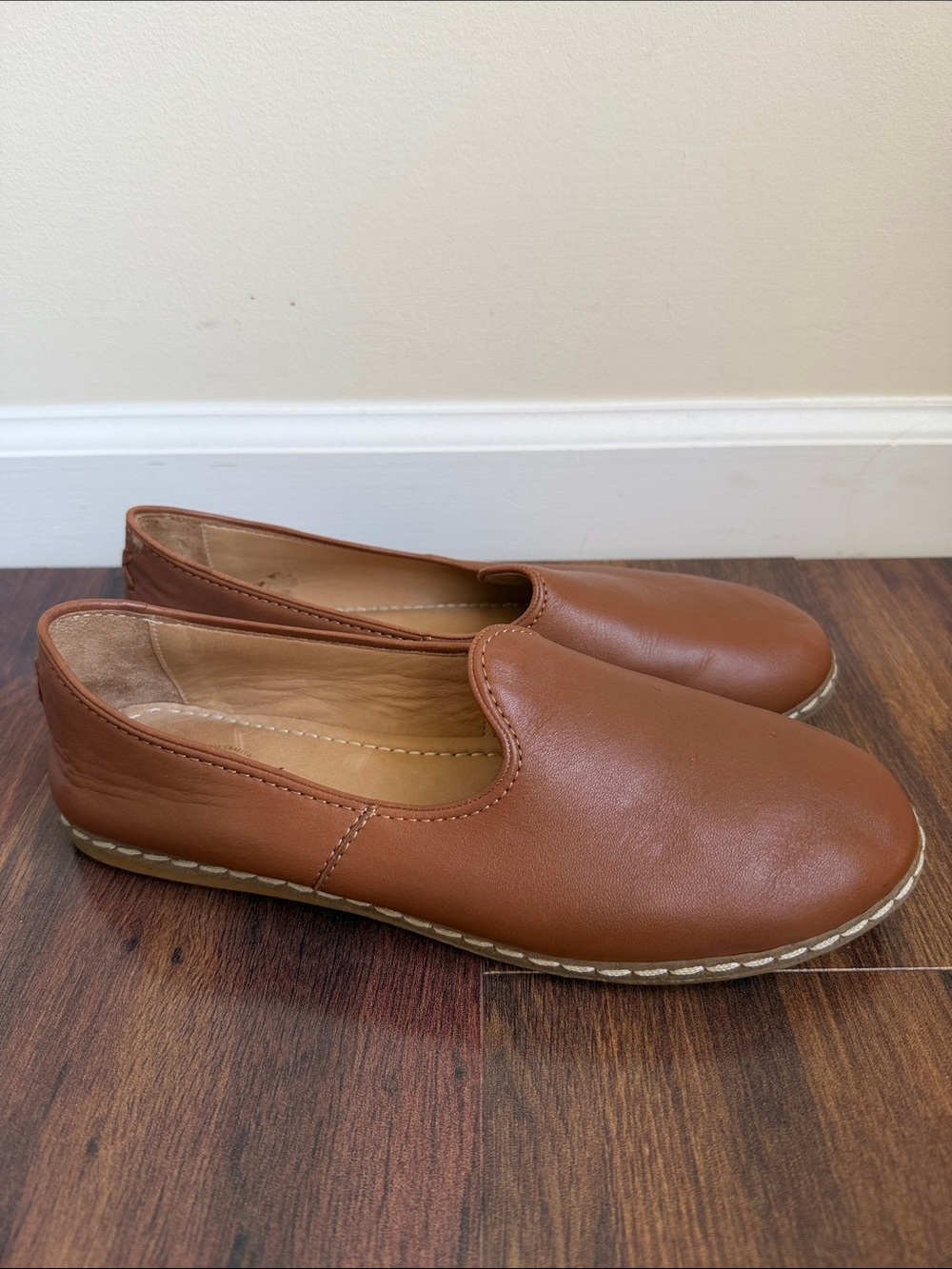 Charix Camel Slip On Leather Loafers Size 40 Unisex M7/W9-9.5